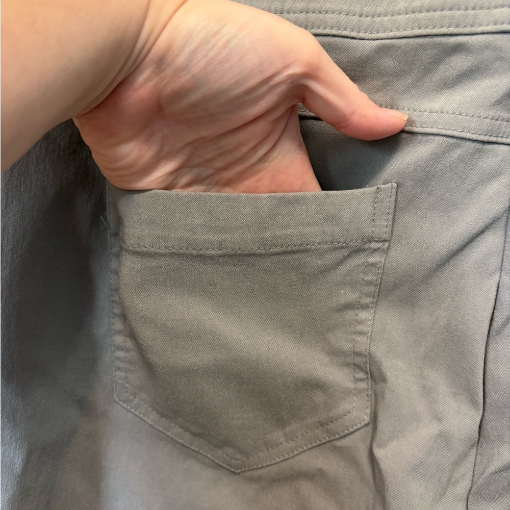 JM Collection Elegant Gray Trousers. Size 14. Elastic waist with belt loops. - Picture 8 of 10